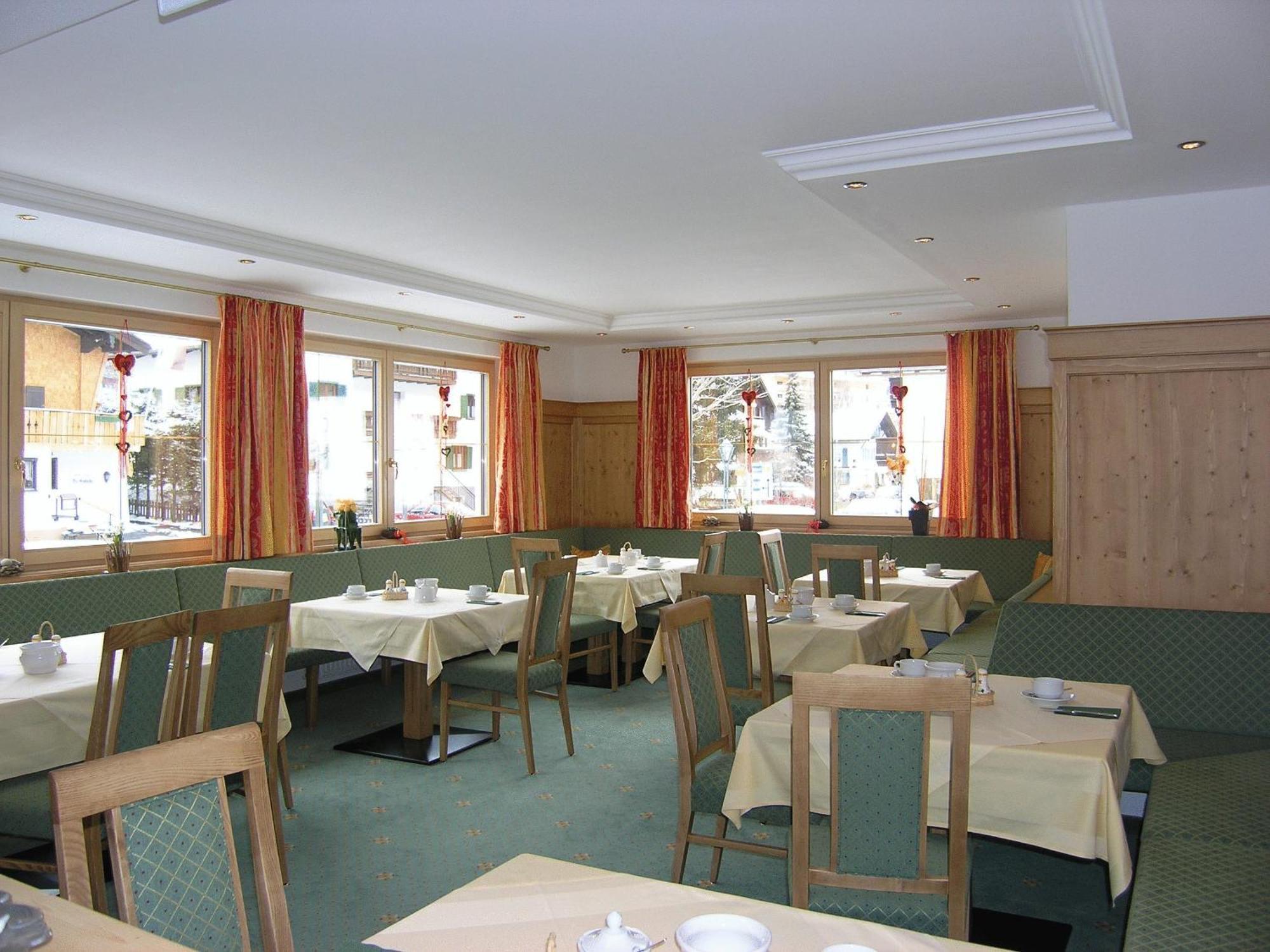 Hotel Dr Otto Murr B&B Sankt Anton am Arlberg Exterior foto